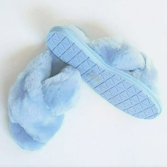 NWT RJS FUZZIES Genuine Sheepskin Cozy X-Cross Genuine Sheepskin Slippers - Picture 3 of 4